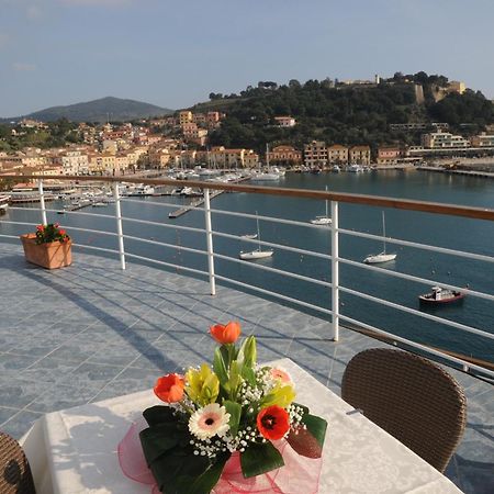 Hotel Plaza Porto Azzurro Extérieur photo
