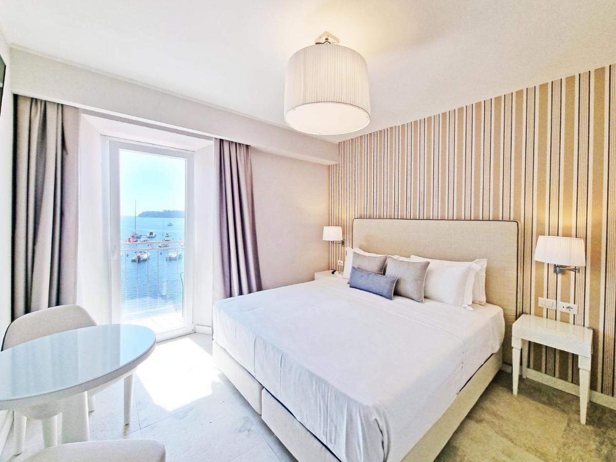 Hotel Plaza Porto Azzurro Extérieur photo