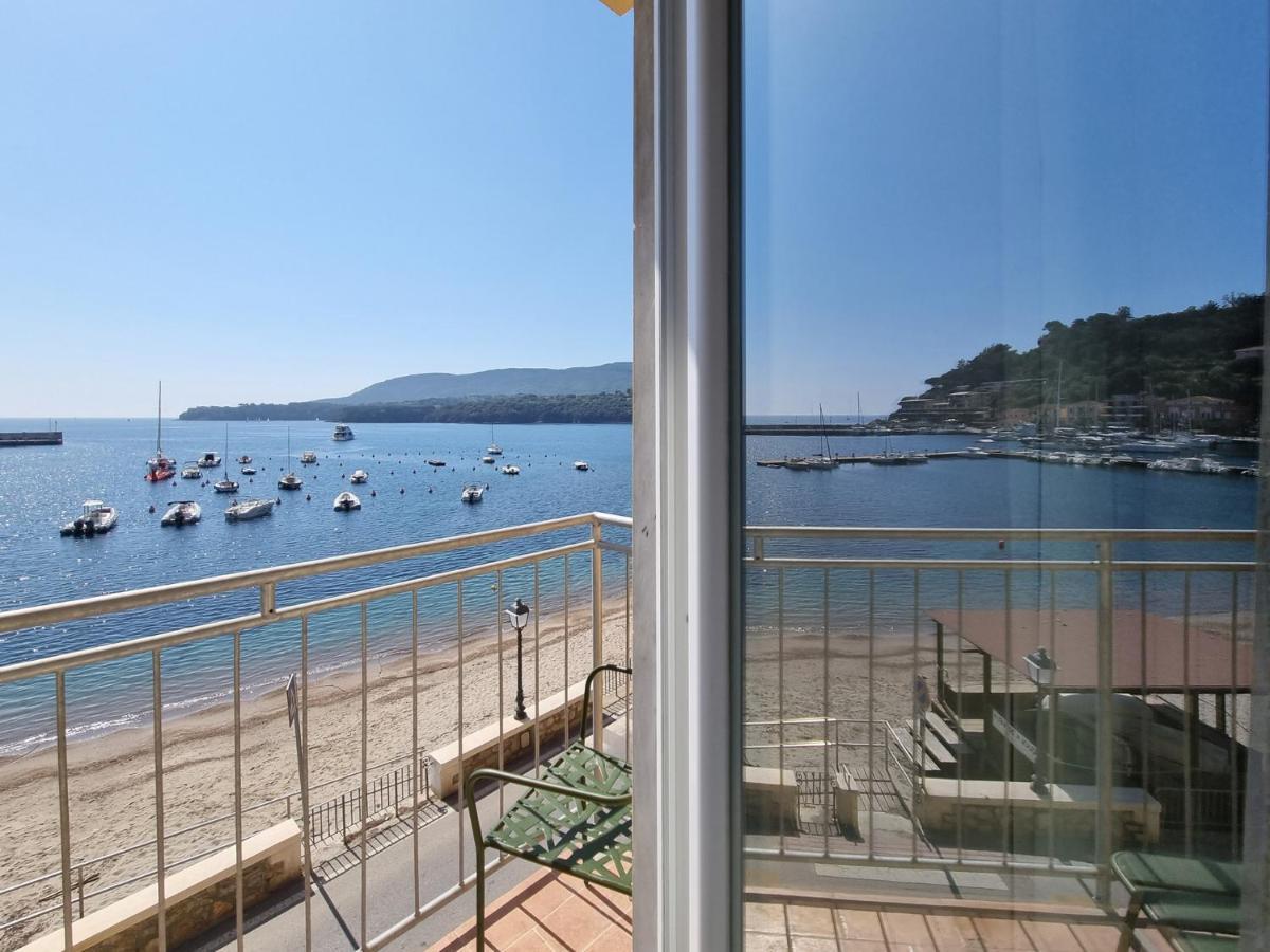 Hotel Plaza Porto Azzurro Extérieur photo