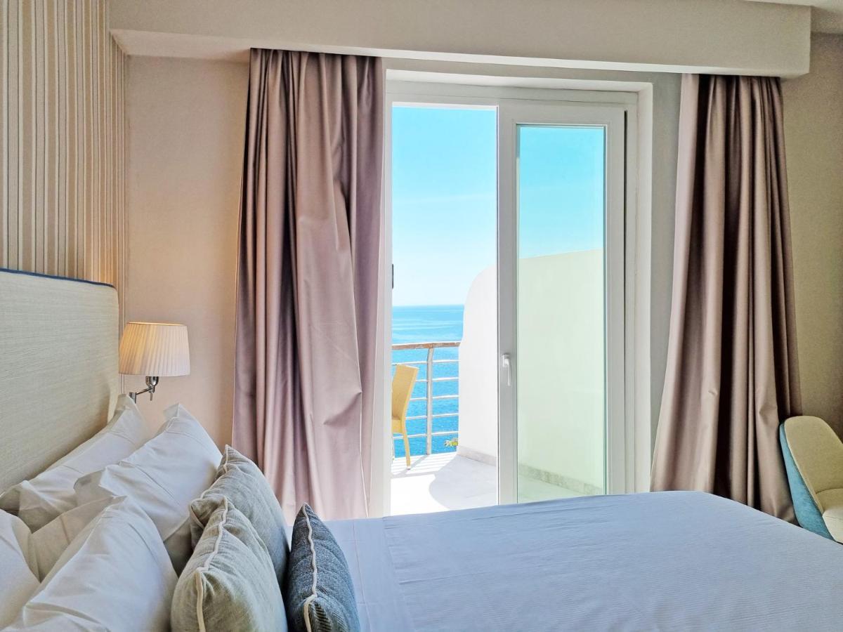 Hotel Plaza Porto Azzurro Extérieur photo