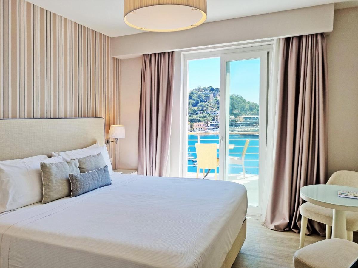 Hotel Plaza Porto Azzurro Extérieur photo