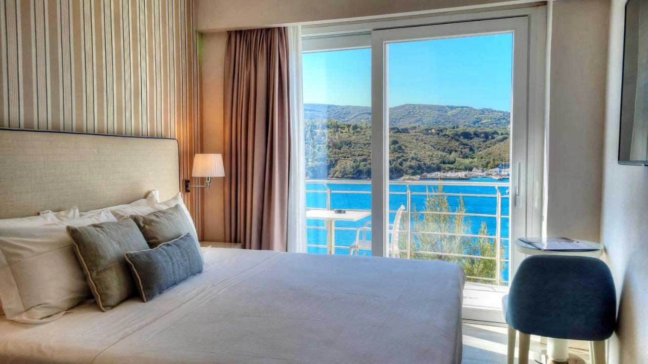 Hotel Plaza Porto Azzurro Extérieur photo