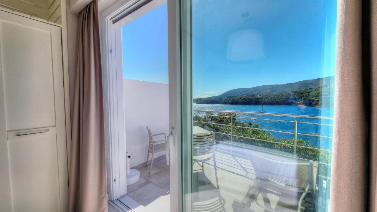 Hotel Plaza Porto Azzurro Extérieur photo