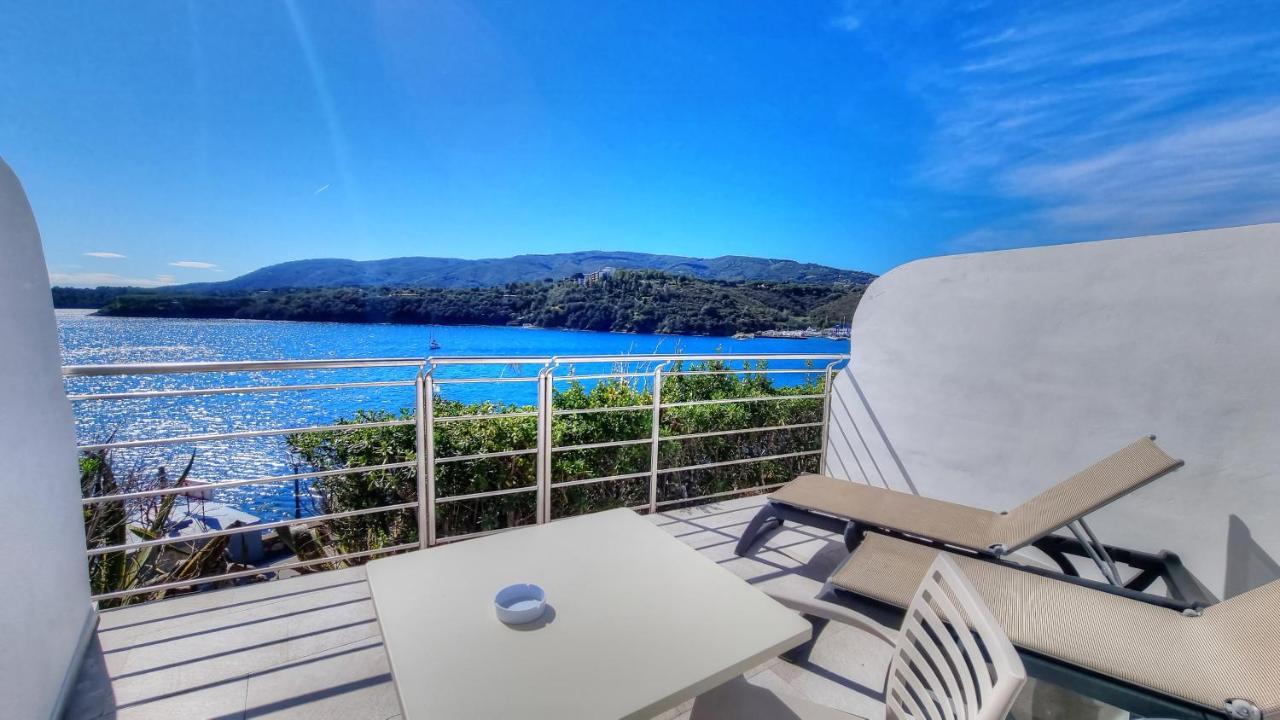 Hotel Plaza Porto Azzurro Extérieur photo