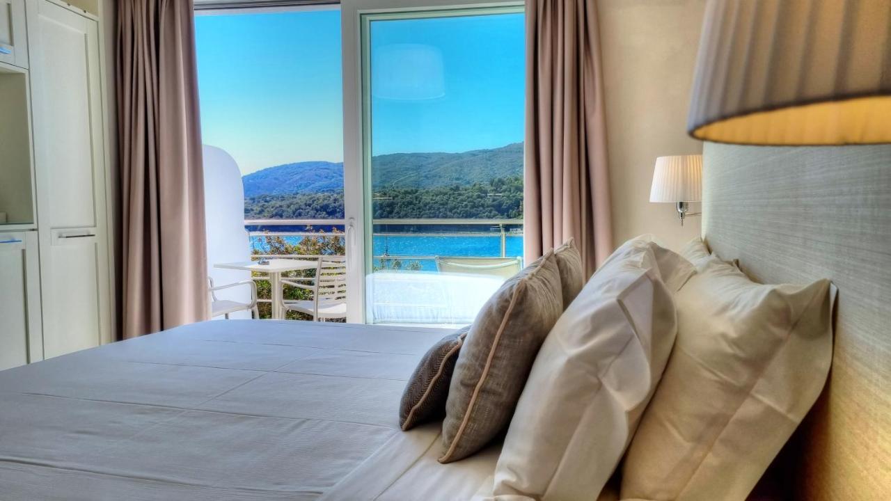 Hotel Plaza Porto Azzurro Extérieur photo