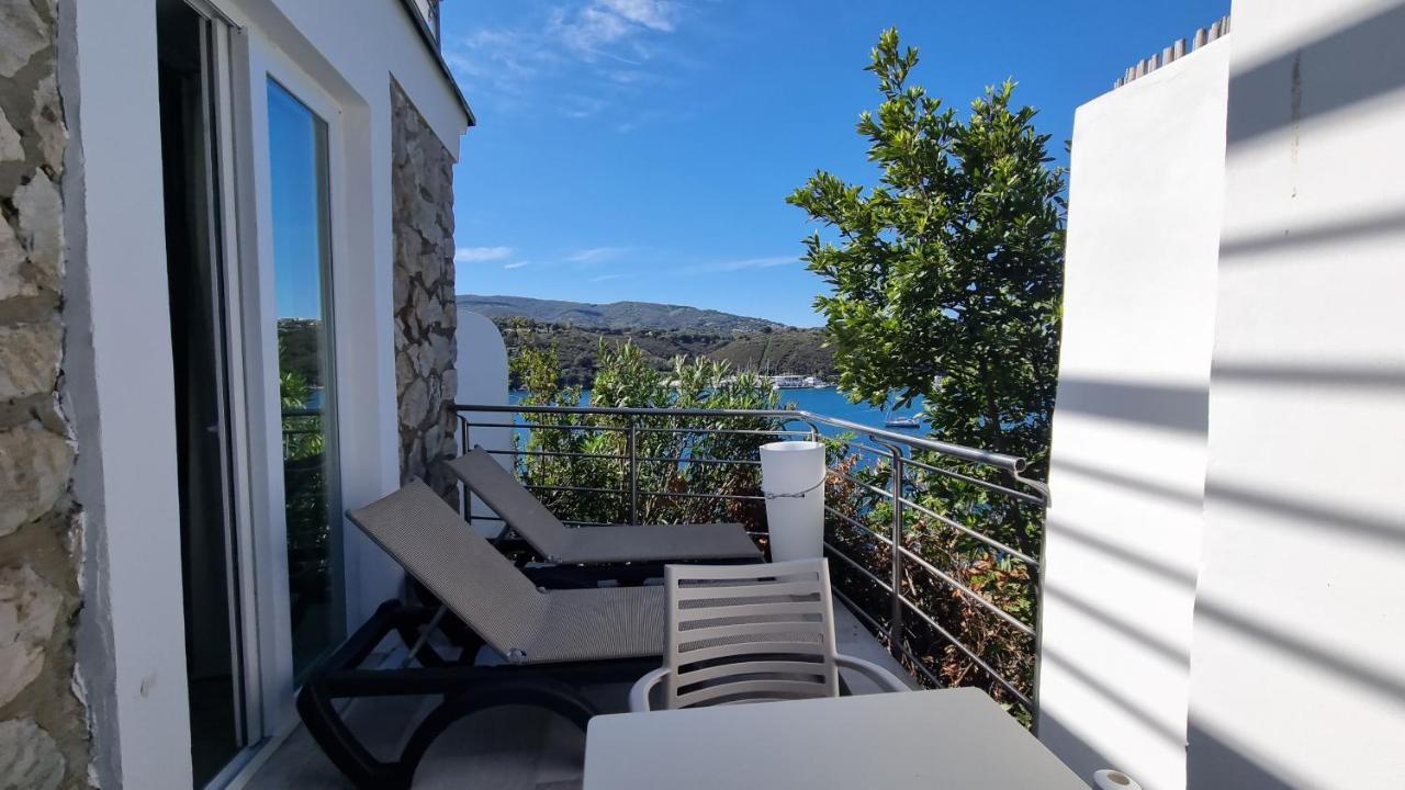 Hotel Plaza Porto Azzurro Extérieur photo