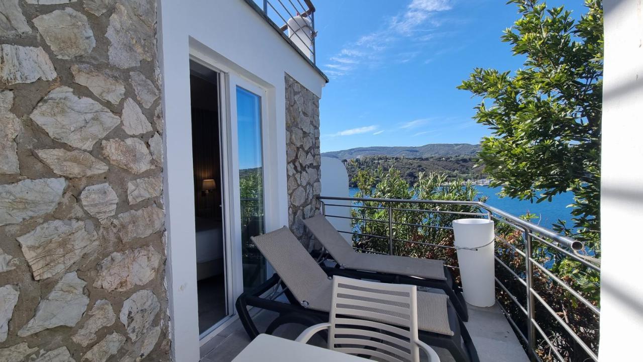 Hotel Plaza Porto Azzurro Extérieur photo