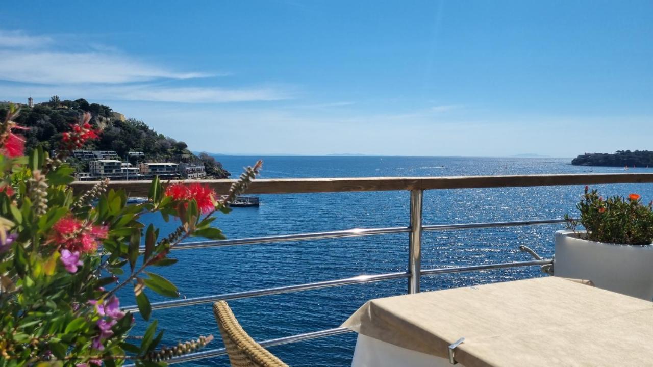 Hotel Plaza Porto Azzurro Extérieur photo