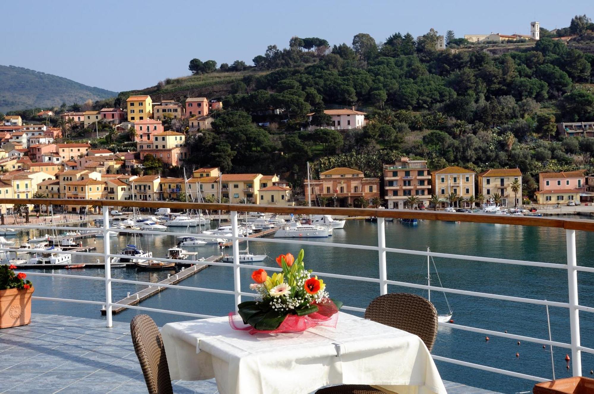 Hotel Plaza Porto Azzurro Extérieur photo