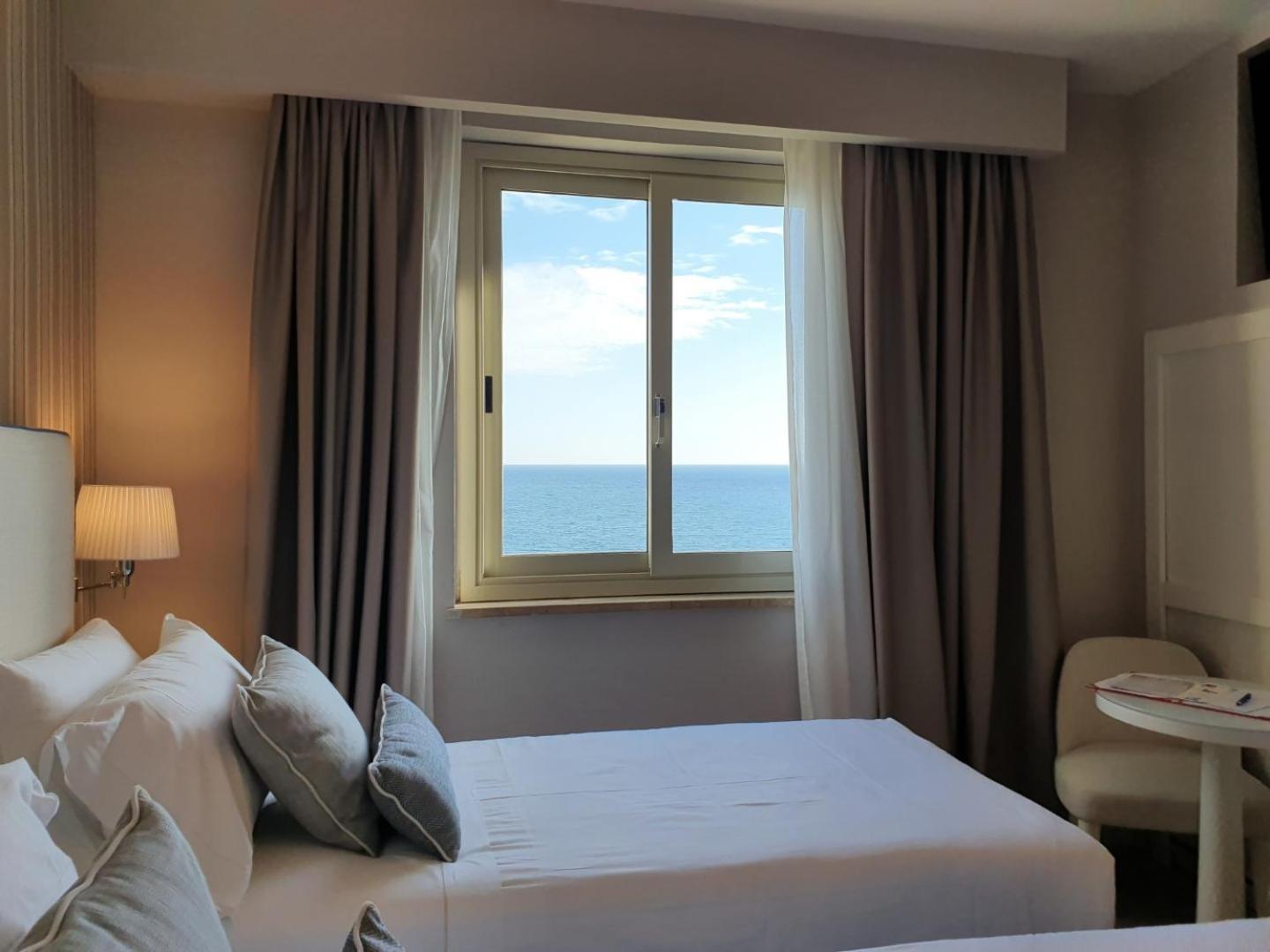 Hotel Plaza Porto Azzurro Chambre photo