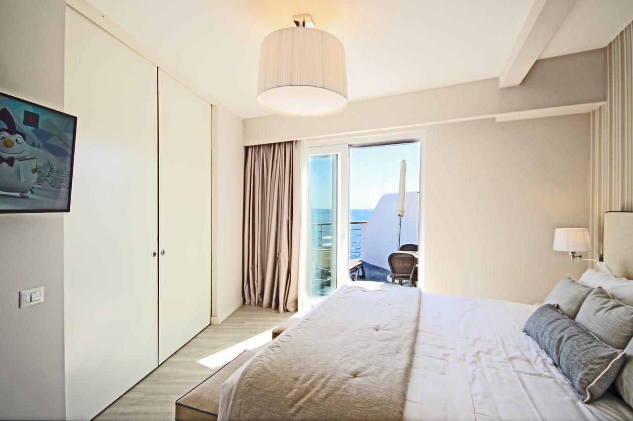 Hotel Plaza Porto Azzurro Extérieur photo