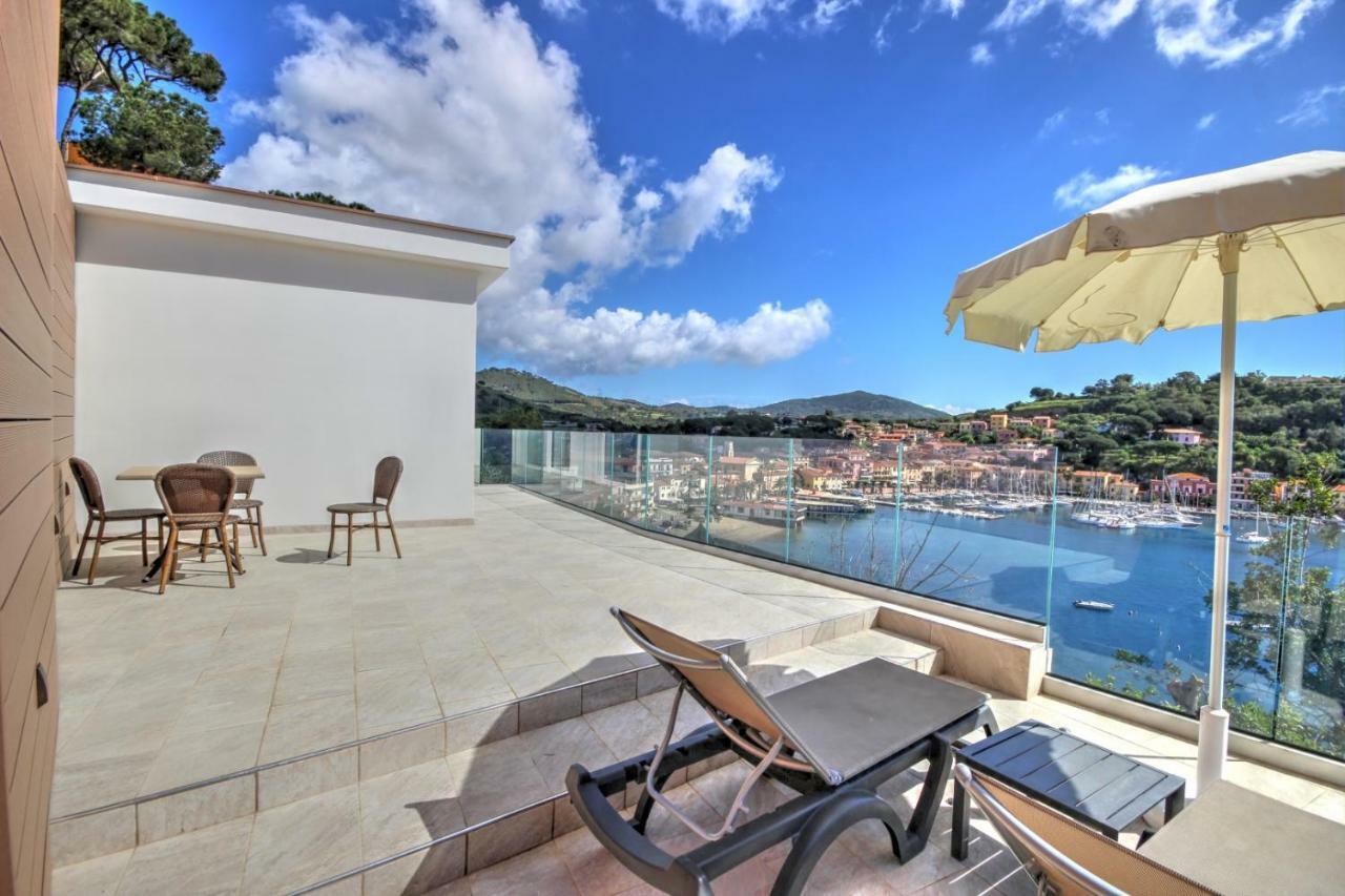 Hotel Plaza Porto Azzurro Extérieur photo