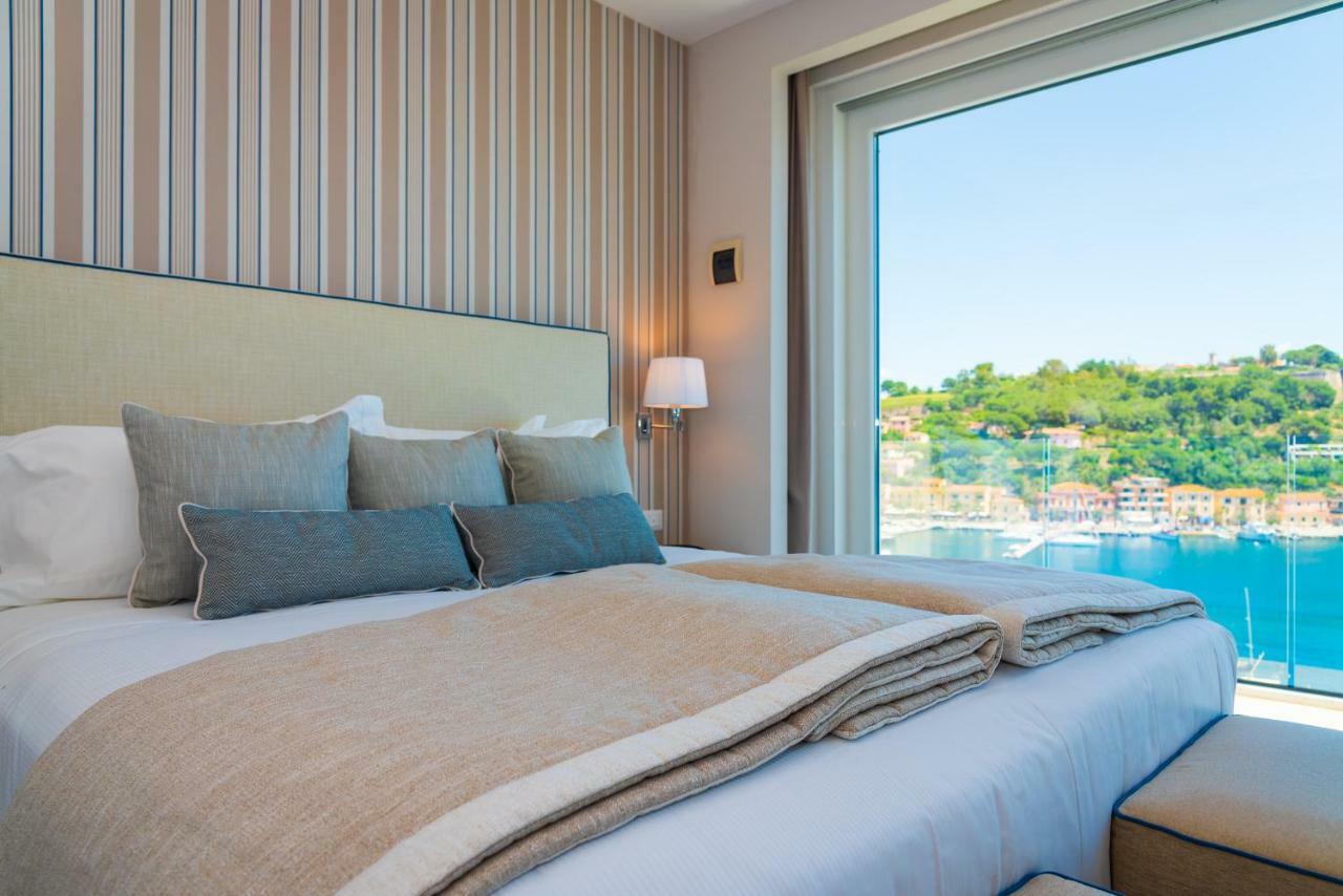 Hotel Plaza Porto Azzurro Extérieur photo