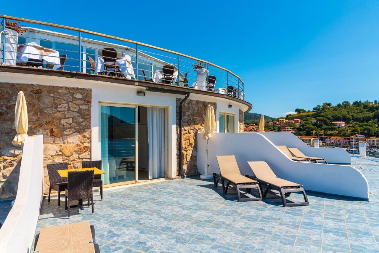 Hotel Plaza Porto Azzurro Extérieur photo
