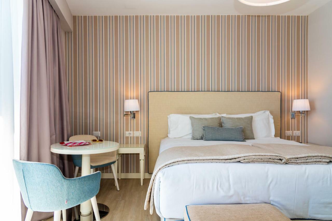 Hotel Plaza Porto Azzurro Extérieur photo