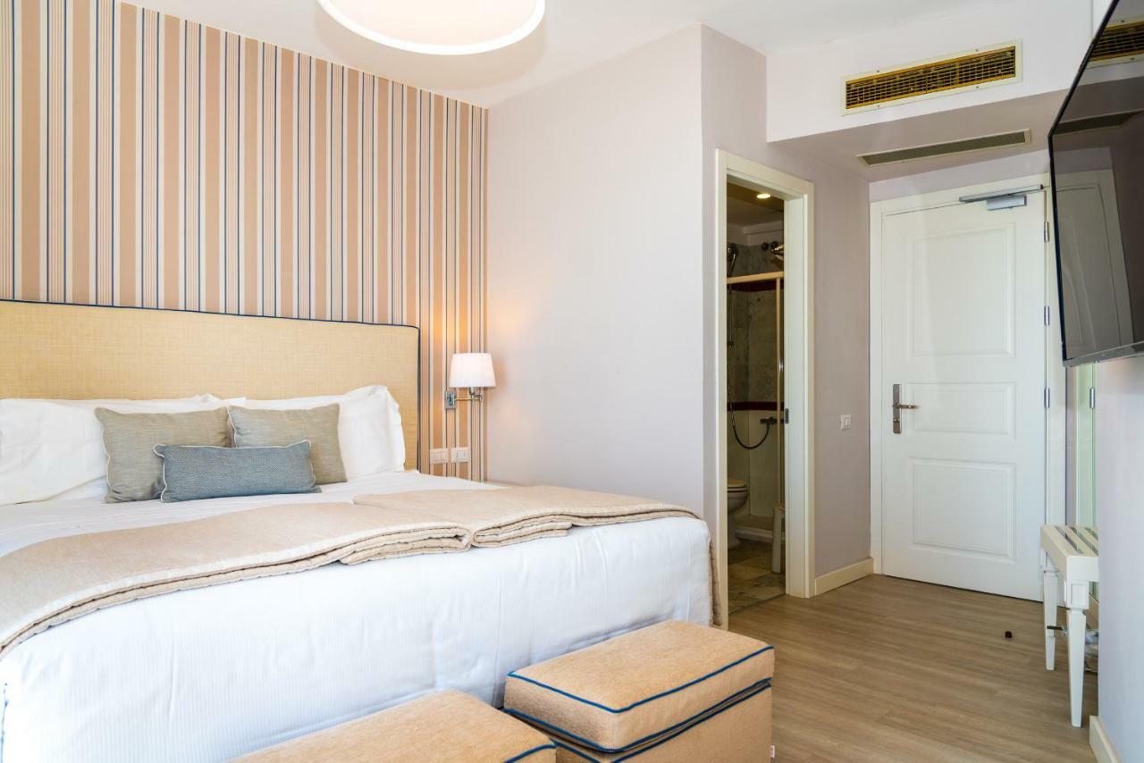 Hotel Plaza Porto Azzurro Extérieur photo